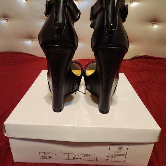 Women's size 7 Black Ankle Strap Wedges - Picture 3 of 4